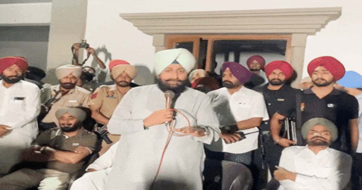 Pratap Singh Bajwa reached Moosewala's house