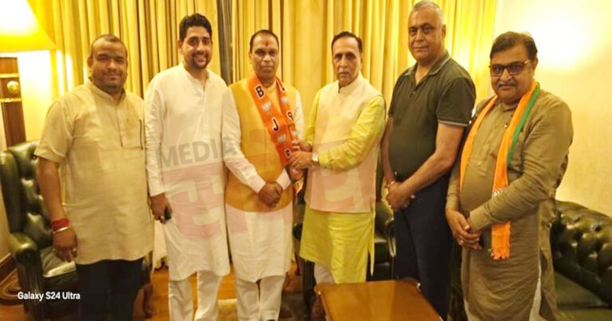 Jagdish Samrae leaves Congress and joins BJP