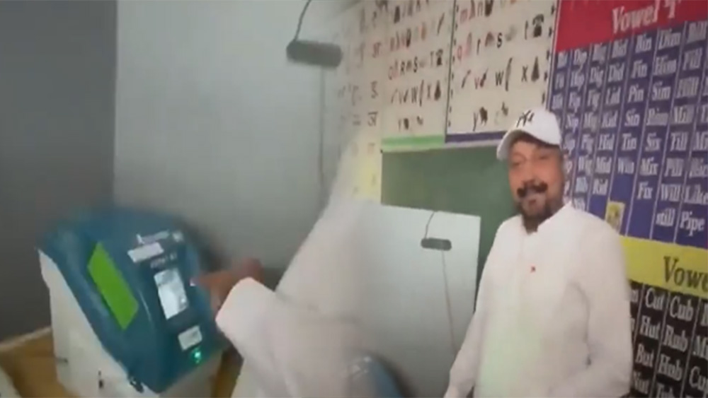 Video of Surinder Kamboj casting his vote goes viral