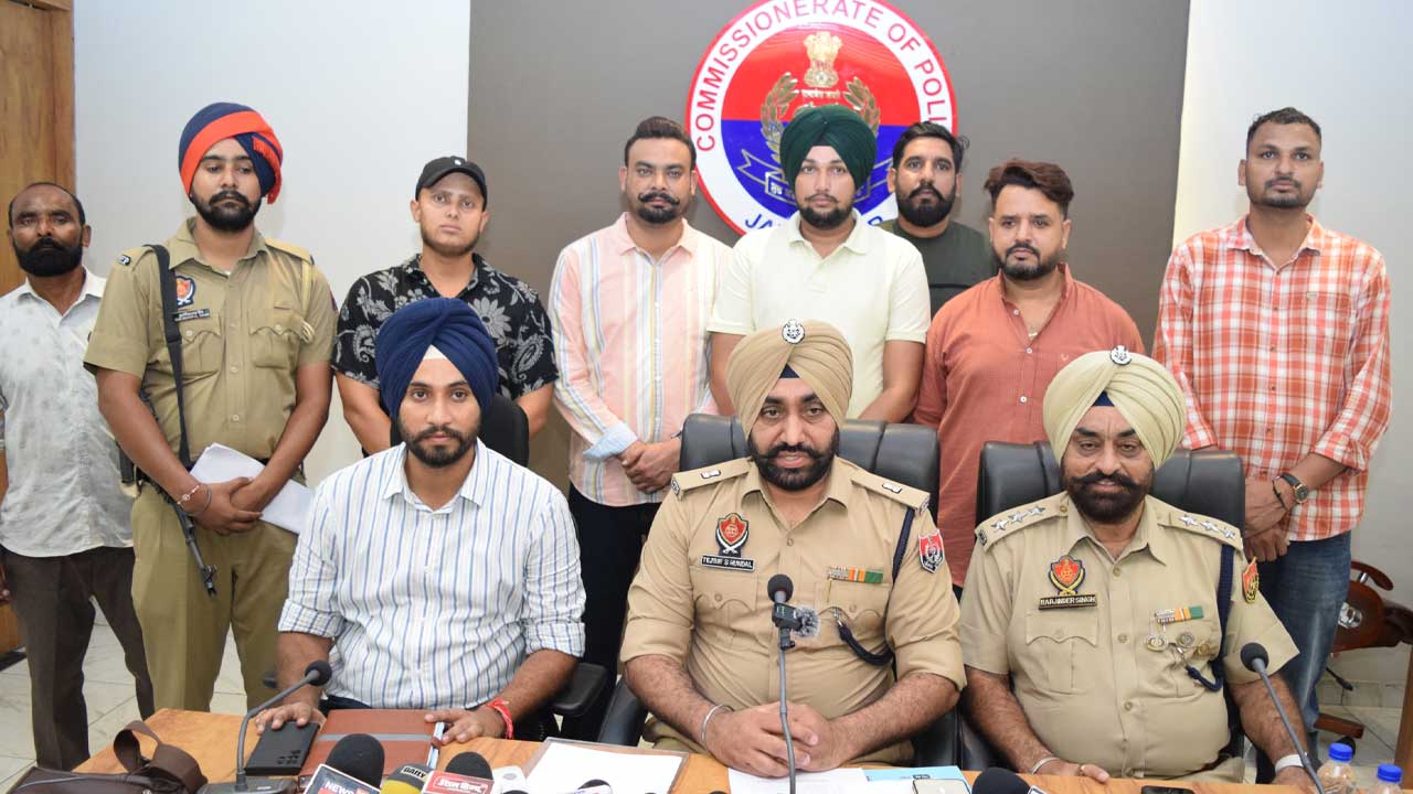 Two arrested with opium and drug money