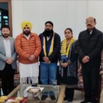 Another woman councillor of BJP joins AAP