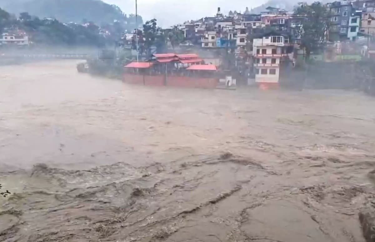 Car of pilgrims from Punjab falls into river in Shimla