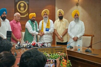 तरनतारन के नेता हरमीत सिंह संधू आम आदमी पार्टी में शामिल।
