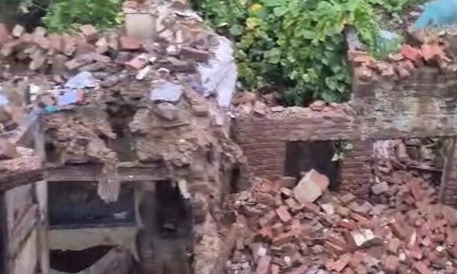 House collapsed in Kot Mohalla Basti Sheikh