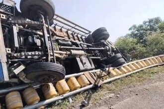 Truck carrying devotees from Punjab overturns, 2 dead,