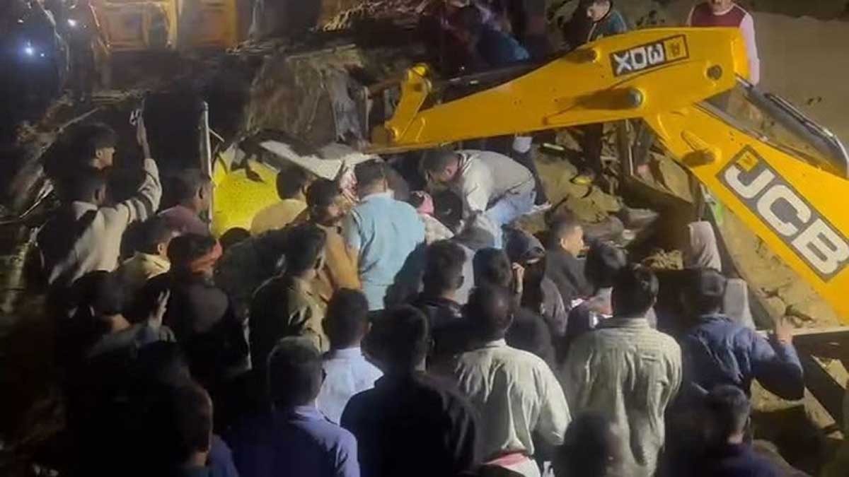 Tragic accident in Himachal: Mountain falls on bus carrying passengers, 18 dead, many injured