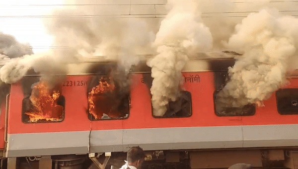 A massive fire broke out on a train traveling from Ludhiana to Delhi, causing panic as passengers fled