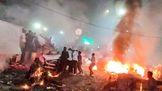 Delhi shaken by a horrific blast, explosion near Red Fort!