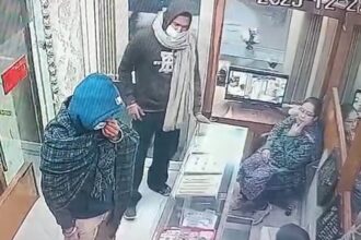 In Jalandhar, robbers who came to loot a jewelry shop with a revolver were chased away by the shopkeeper; the incident was captured on CCTV.