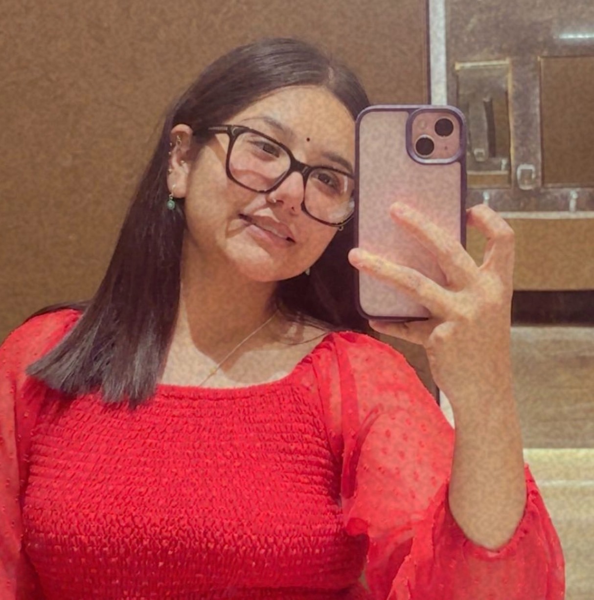 A young woman died in Jalandhar due to gas poisoning from a geyser.